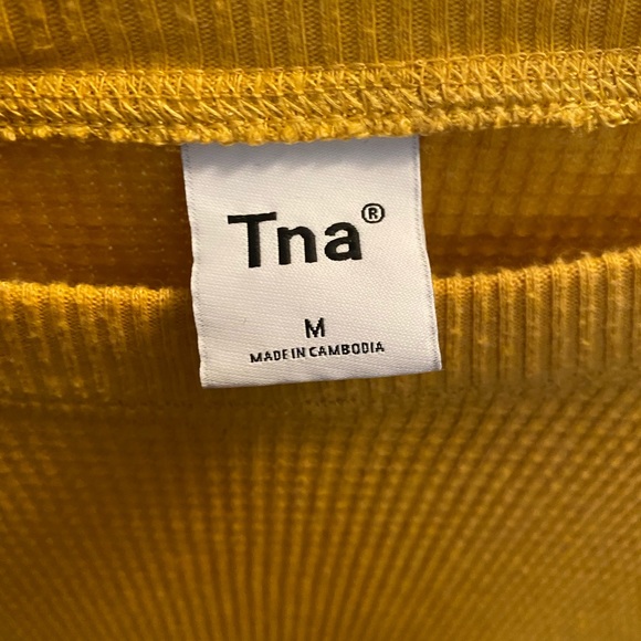 TNA Aritzia ribbed shirt - Picture 2 of 3